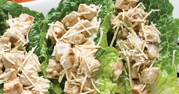 https://d1etyq5vfwwjqy.cloudfront.net/wp-content/uploads/2016/05/gourmet_spreadable_cheese_and_chicken_caesar_salad-600x315-cropped.jpg