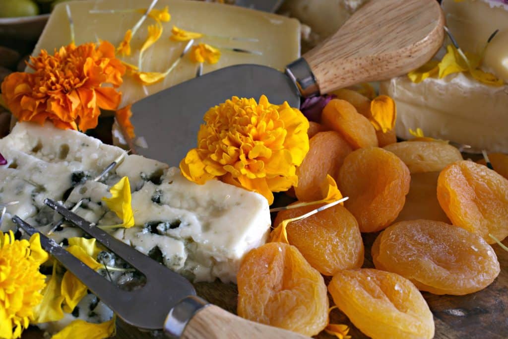 That Cheese Plate's Guide to Edible Flowers — THAT CHEESE PLATE